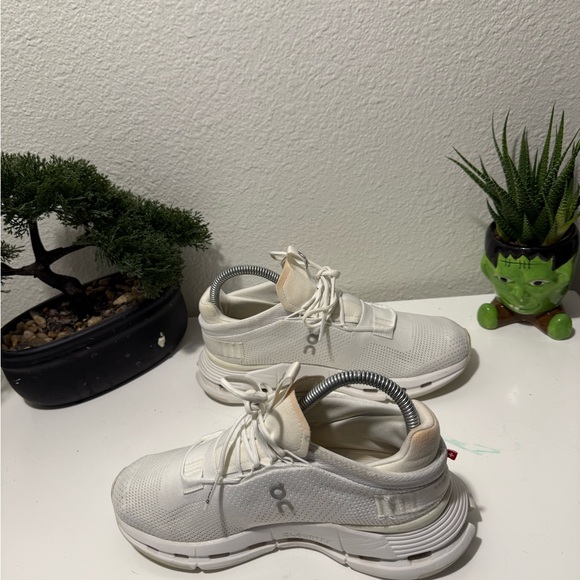 On Running CloudTec White Athletic Shoes - Picture 2 of 5